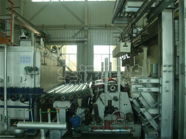Photovoltaic ultra white glass furnace